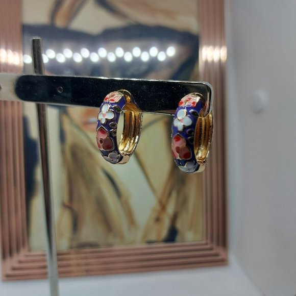 Retro Boho Enamel Flower Huggie Hoop Earrings Purple - Picture 5 of 12